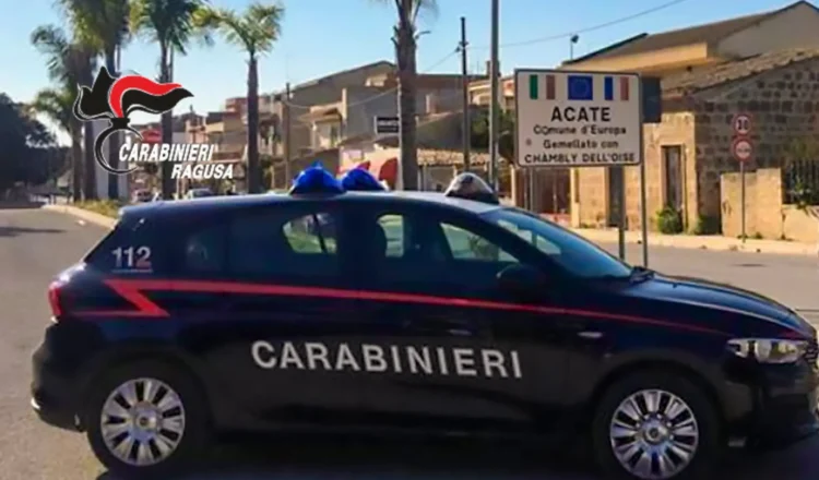 Stazione dei Carabinieri di Acate, dove i militari hanno eseguito l'ordinanza di custodia cautelare per violazione degli arresti domiciliari