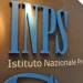 Schermo tablet con portale Inps per controllo assegno unico aprile 2026