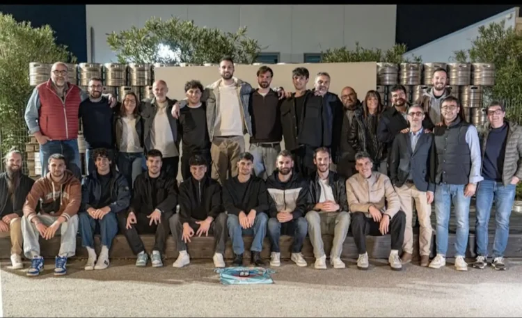 I giocatori e lo staff dell'Avimec Modica durante la cena di fine stagione 2024–25 a Modica