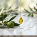 Goccia di olio extravergine di oliva dorato per trattamenti viso naturali