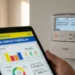 Contatore elettrico digitale con display attivo in una casa moderna
