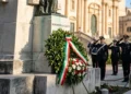 Cerimonia solenne per il 25 aprile a Ragusa presso il monumento ai caduti con bandiere tricolori