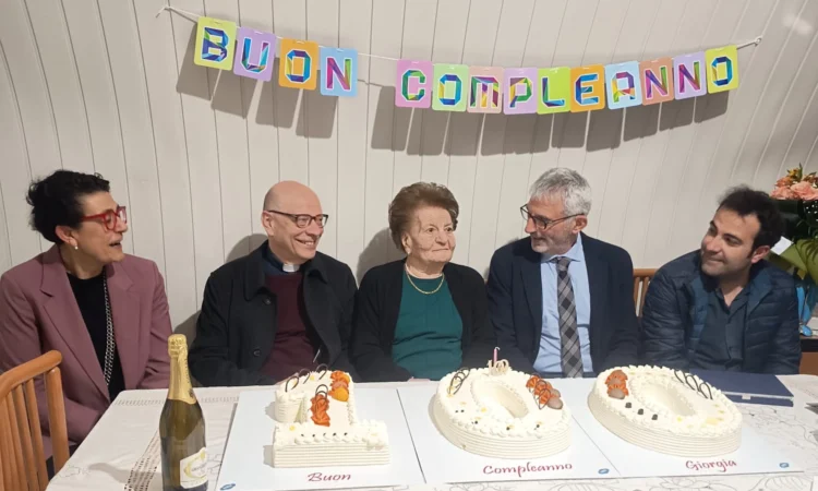 La signora Giorgia festeggia il suo centesimo compleanno a Ragusa insieme ai familiari
