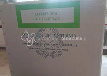 Dettaglio di un'urna elettorale per il pagamento dei compensi agli scrutatori a Modica.