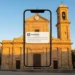 Veduta del centro storico di Santa Croce Camerina con accenno alla comunicazione digitale urbana.
