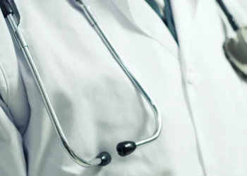 Medici al lavoro presso una struttura dell'ASP di Ragusa