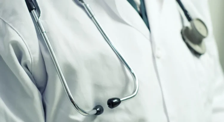 Medici al lavoro presso una struttura dell'ASP di Ragusa