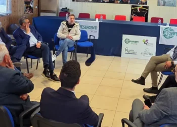 Delegazione di Confesercenti Provinciale Ragusa riunita al Mercato Ortofrutticolo di Vittoria per discutere le priorità economiche del territorio ibleo