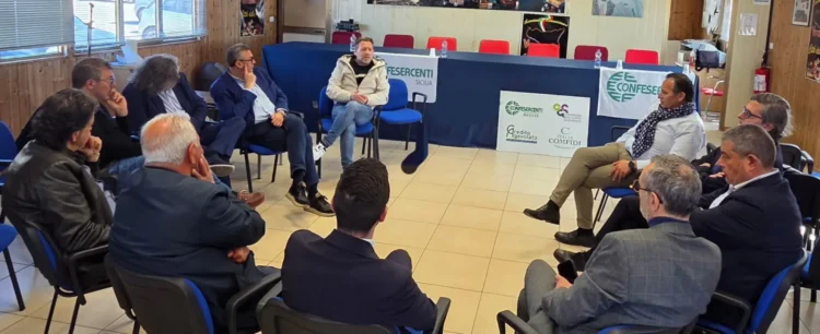 Delegazione di Confesercenti Provinciale Ragusa riunita al Mercato Ortofrutticolo di Vittoria per discutere le priorità economiche del territorio ibleo