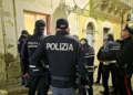Pattuglie della Polizia e dei Carabinieri impegnate nei controlli interforze a Ragusa in centro storico.
