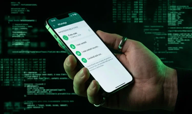 Schermata dello smartphone che mostra la sezione dispositivi collegati di WhatsApp per la sicurezza