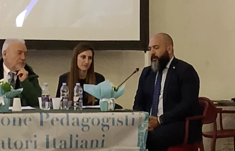 Luca Campisi interviene al convegno regionale Apei a Ragusa sull Unità di pedagogia scolastica e il Terzo settore