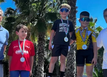 Risultati eccellenti per la Motyka Bike School Modica alla seconda tappa della Coppa Sicilia XCO a Palagonia. Scopri i podi e la classifica a squadre