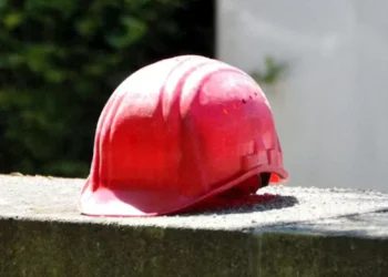 Area di cantiere sequestrata dopo il crollo di una gru a Palermo che ha causato vittime