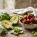 verdure e frutta di stagione per la dieta di aprile con asparagi, carciofi e fragole