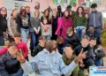 Ragazzi di diverse nazionalità riuniti per l'evento Diritti senza confini a Comiso nella biblioteca comunale