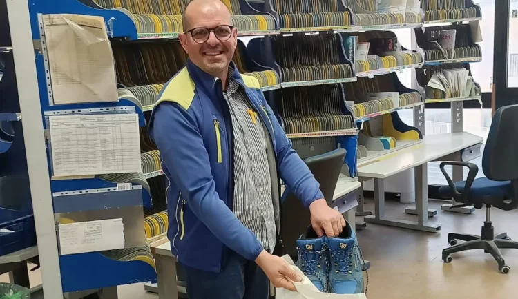 Pavimento antitrauma in gomma riciclata in un parco giochi per bambini