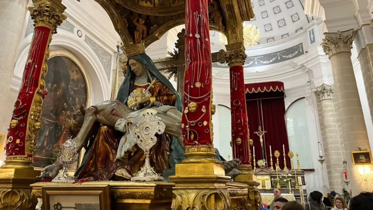 Processione della Madonna Addolorata per la Festa degli Angeli a Monterosso Almo.