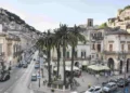 Veduta panoramica notturna del centro storico di Modica