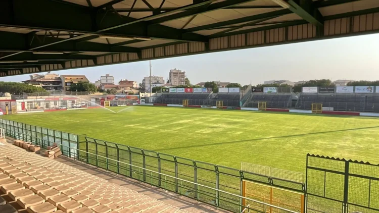 Le torri faro dello stadio comunale di Vittoria oggetto della contesa politica