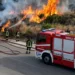 Vigili del Fuoco impegnati a spegnere un incendio a Marina di Modica