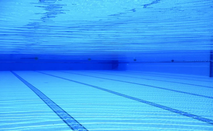 Soccorsi del 118 fuori dalla piscina comunale di Ragusa per un incidente