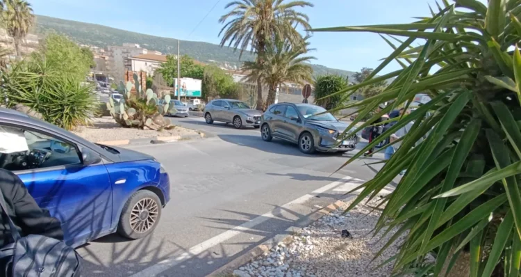 Intervento delle forze dell'ordine per un incidente stradale a Comiso all'uscita per Vittoria