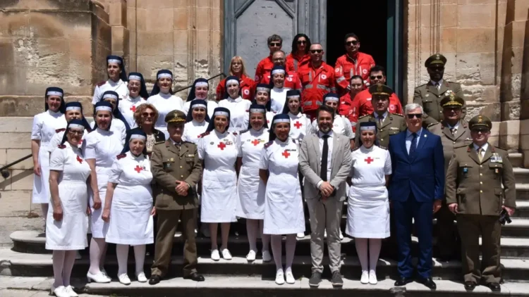 Rappresentanza delle Infermiere Volontarie della Croce Rossa Italiana durante la cerimonia a Ragusa