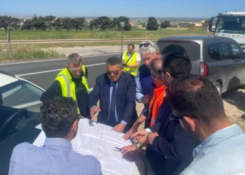 I rilievi tecnici che hanno segnato l'inizio dei lavori sulla strada provinciale 64 per la rotatoria di Bruca