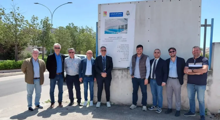 Cantiere per il rifacimento del tetto della Piscina del Sole a Comiso