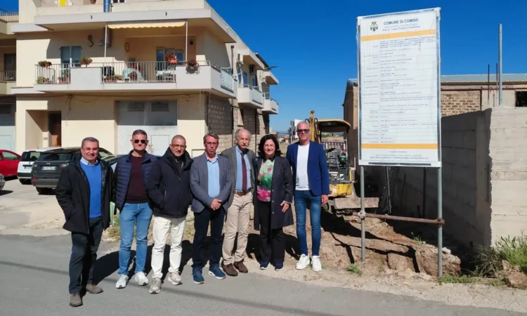 Cantiere per i lavori di rifacimento in via degli Aragonesi a Comiso