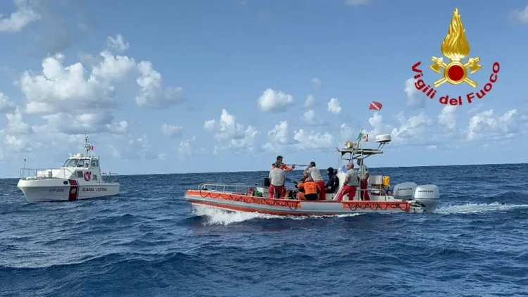 Sommozzatori vigili del fuoco recuperano corpo turista danese Lido di Noto