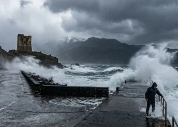 Cielo nuvoloso e pioggia sulla Sicilia durante il maltempo del 2 aprile 2026, allerta gialla Protezione Civile