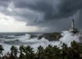 Mare mosso e nubi cariche di pioggia in arrivo sulle coste della Sicilia