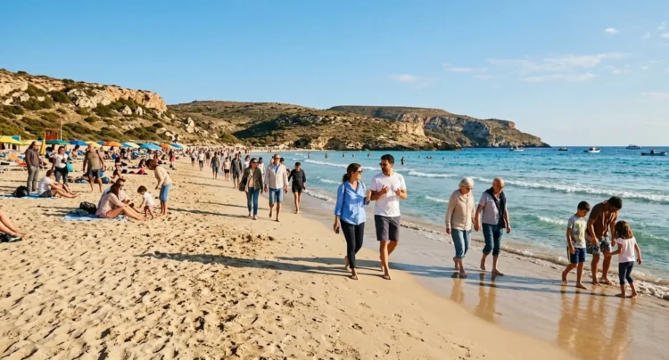 Spiaggia assolata in Italia durante il ponte del 1 maggio