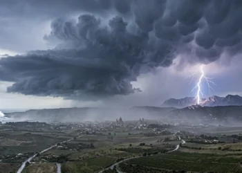 Nubi temporalesche imponenti in arrivo sull'Italia per la nuova settimana meteo