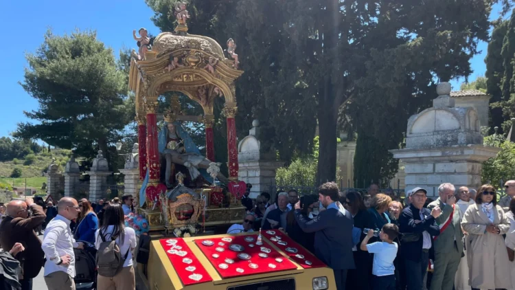 Processione della Vergine Addolorata tra le vie di Monterosso Almo