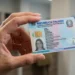 Dettaglio della nuova carta d'identità elettronica italiana con microchip e zona a lettura ottica