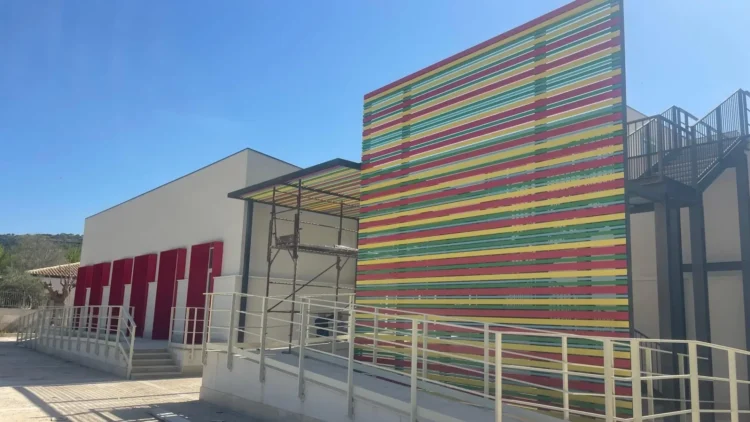 Facciate colorate del nuovo asilo comunale di San Nicolò