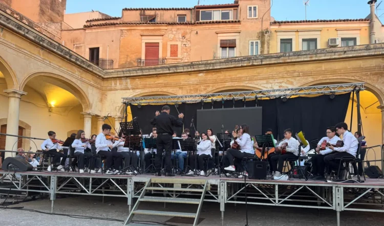 Gli studenti dell'indirizzo musicale dell'Istituto Verga di Comiso pronti per il GEF a Sanremo