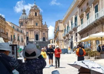 Osservatorio sul Turismo a Ragusa con rappresentanti di categoria e grafici sulle presenze.