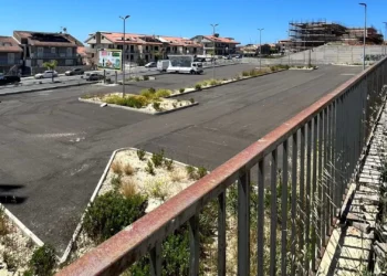 Area di sosta chiusa in via Ammiraglio Rizzo a Marina di Ragusa