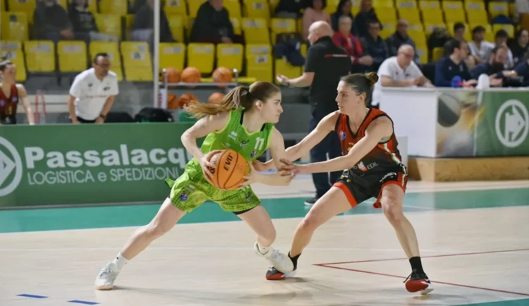 Giocatrici della Passalacqua Ragusa durante una fase d'attacco in Gara 2 contro Valdarno
