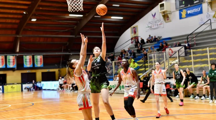 Azione di gioco durante la partita play off tra San Giovanni Valdarno e Passalacqua Ragusa