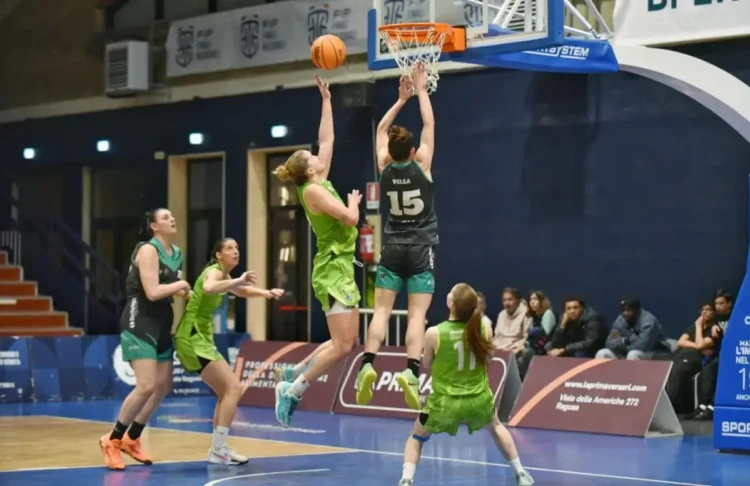 Giocatrici della Passalacqua Ragusa in azione durante la vittoria nel derby contro Alcamo al PalaMinardi