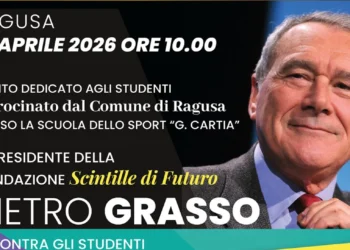 Il magistrato Pietro Grasso durante un incontro sulla legalità con gli studenti a Ragusa