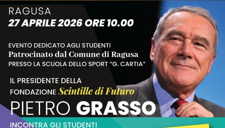 Il magistrato Pietro Grasso durante un incontro sulla legalità con gli studenti a Ragusa