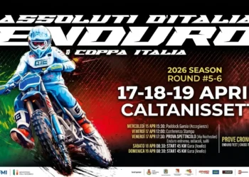 Pilota di motocross impegnato in una prova estrema durante gli Assoluti d’Italia Enduro a Caltanissetta.