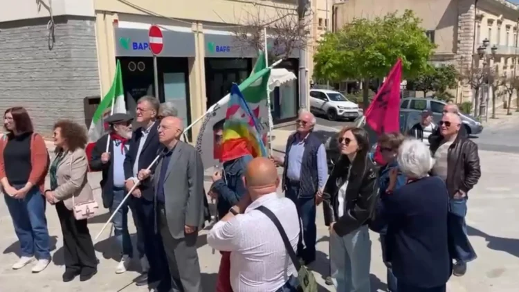 Celebrazioni del 25 aprile a Ispica davanti al monumento alla Resistenza
