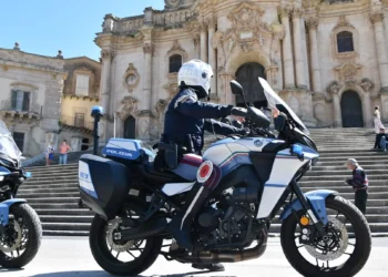 Auto della Polizia di Stato impegnata in un servizio di controllo del territorio a Modica
